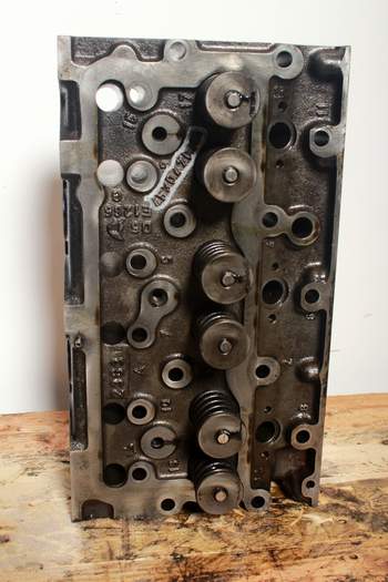 salg af Massey Ferguson 8240  Cylinder Head