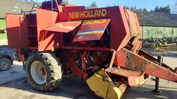 salg af Pressar New Holland BB980 