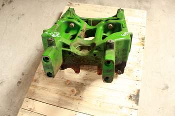 salg af John Deere 6150 R  Front axle support