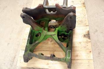 salg af John Deere 6150 R  Front axle support