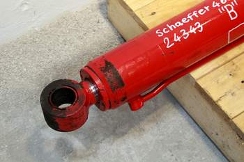 salg af Udskydscylinder Schaeffer 460