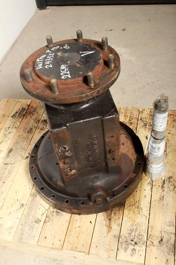 salg af Valtra T190 LEFT Rear Axle