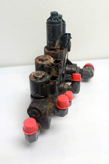 salg af Claas Axion 850  Suspension control valve