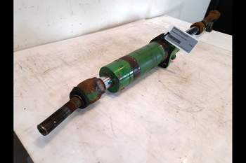 salg af John Deere 6920  Front axle steering cylinder