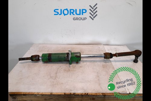 salg af John Deere 6920  Front axle steering cylinder