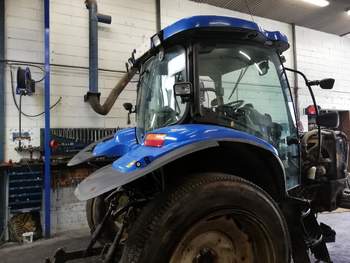 salg af New Holland TS135A traktor