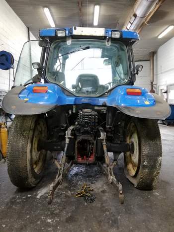 salg af New Holland TS135A tractor