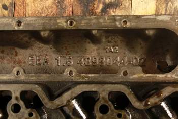 salg af New Holland TS135A  Cylinder Head