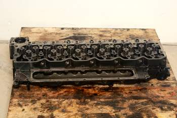 salg af New Holland TS135A  Cylinder Head