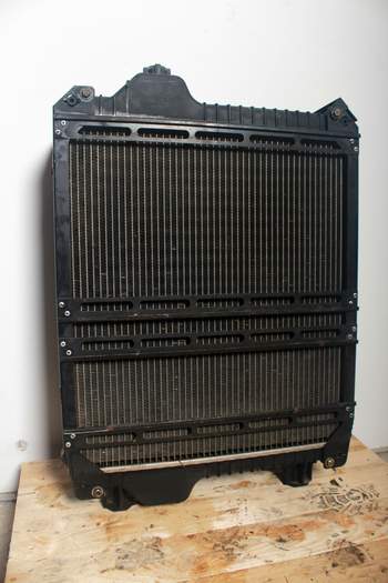 salg af New Holland TS135A  Water Radiator