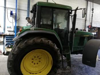 salg af John Deere 6910 traktor