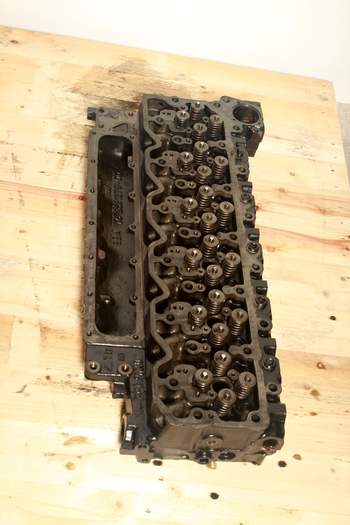 salg af Steyr 6225  Cylinder Head