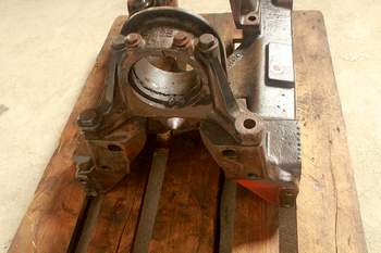 salg af Massey Ferguson 8110  Front axle support