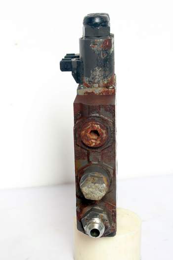 salg af Claas Arion 640  Hydraulic lift valve