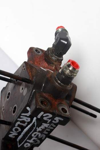 salg af Claas Arion 640  Power Beyond valve