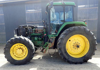 salg af John Deere 7700 traktor