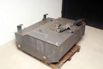 salg af Volvo L180 F  Fuel tank