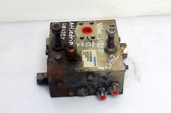 salg af Volvo L180 F  Hydraulic Valve