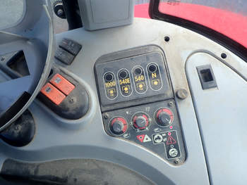 salg af Massey Ferguson 7490 traktor