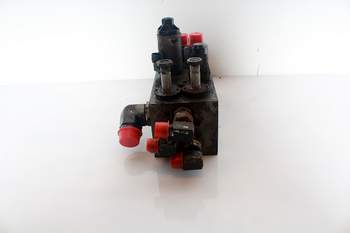 salg af Massey Ferguson 7490  Suspension control valve