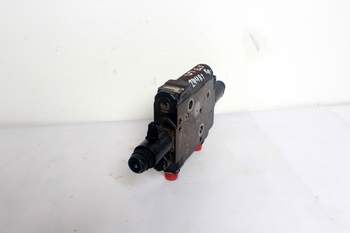 salg af Massey Ferguson 7490  Hydraulic lift valve