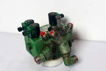 salg af John Deere 7530  Suspension control valve