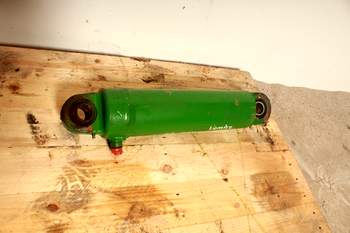 salg af John Deere 7530 LEFT Lift Cylinder