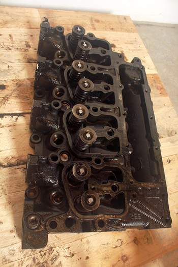 salg af New Holland LB115  Cylinder head