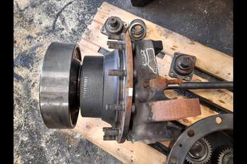 salg af Massey Ferguson 8737 LEFT Front axle final drive