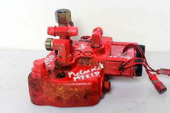 salg af McCormick MTX155  Hydraulic lift valve