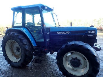 salg af New Holland 8240 tractor