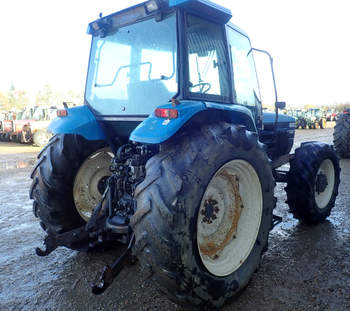 salg af New Holland 8240 traktor