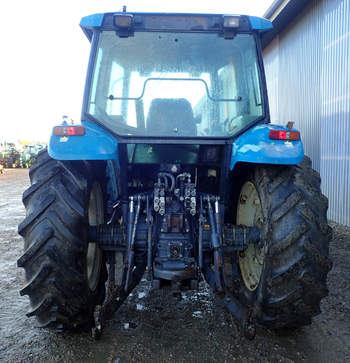 salg af New Holland 8240 traktor