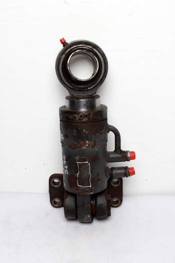 salg af Hydraulisk Cylinder Massey Ferguson 8690 