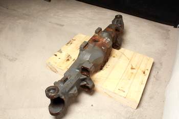 salg af Massey Ferguson 8690  Front axle house