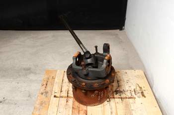 salg af Massey Ferguson 8690 LEFT Front axle final drive