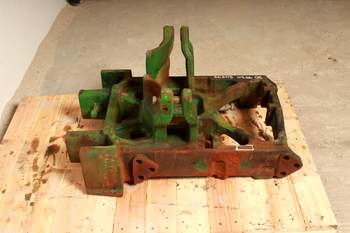 salg af John Deere 7530  Front axle support