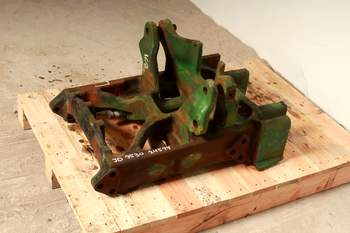 salg af John Deere 7530  Front axle support