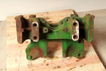 salg af John Deere 7530  Front axle support