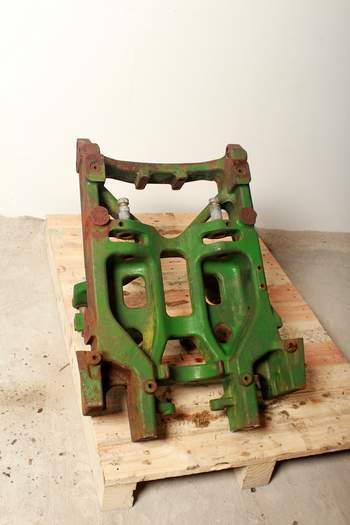 salg af John Deere 7530  Front axle support