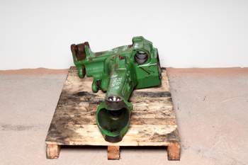 salg af John Deere 7530 LEFT Front axle house