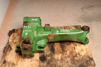 salg af John Deere 7530 LEFT Front axle house