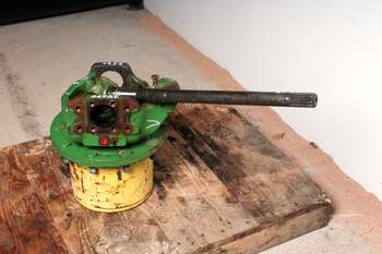 salg af John Deere 7530 LEFT Front axle final drive