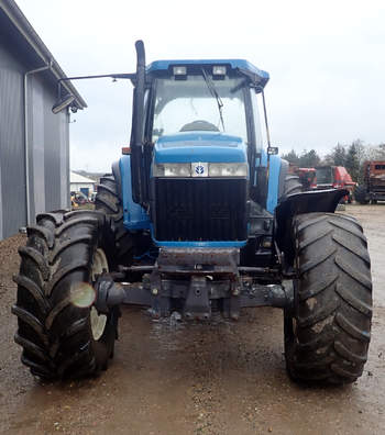 salg af New Holland 8670 traktor