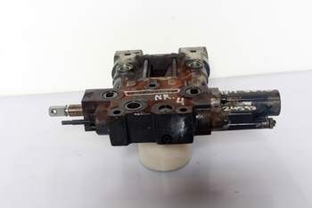 salg af New Holland 8670  Remote control valve