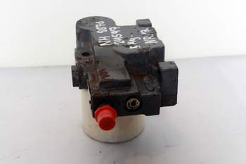 salg af New Holland 8670  Remote control valve