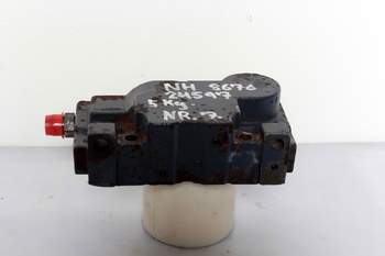 salg af New Holland 8670  Remote control valve