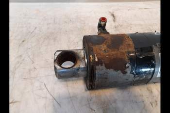 salg af New Holland TG285 LEFT Lift Cylinder