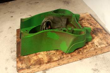 salg af John Deere 7920  Front axle support