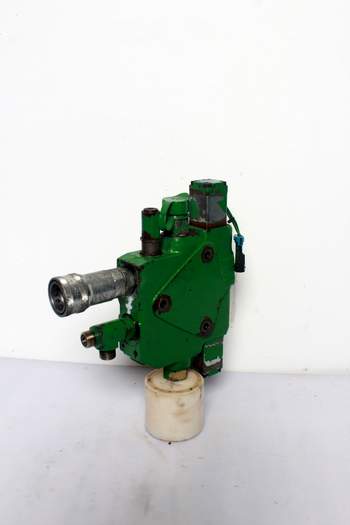salg af John Deere 7920  Hydraulic lift valve